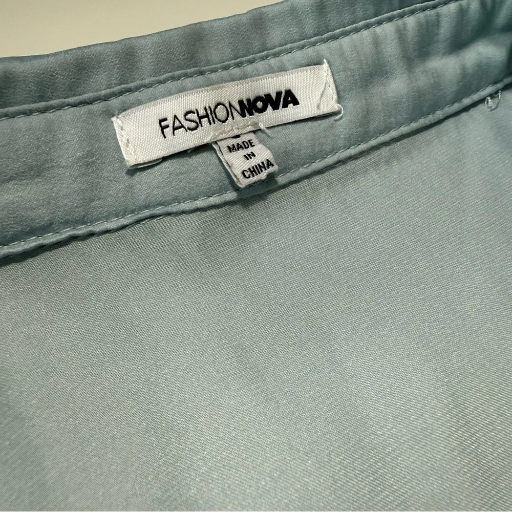 Fashion Nova Light Blue Sleeveless Button-Up Top - Picture 8 of 12